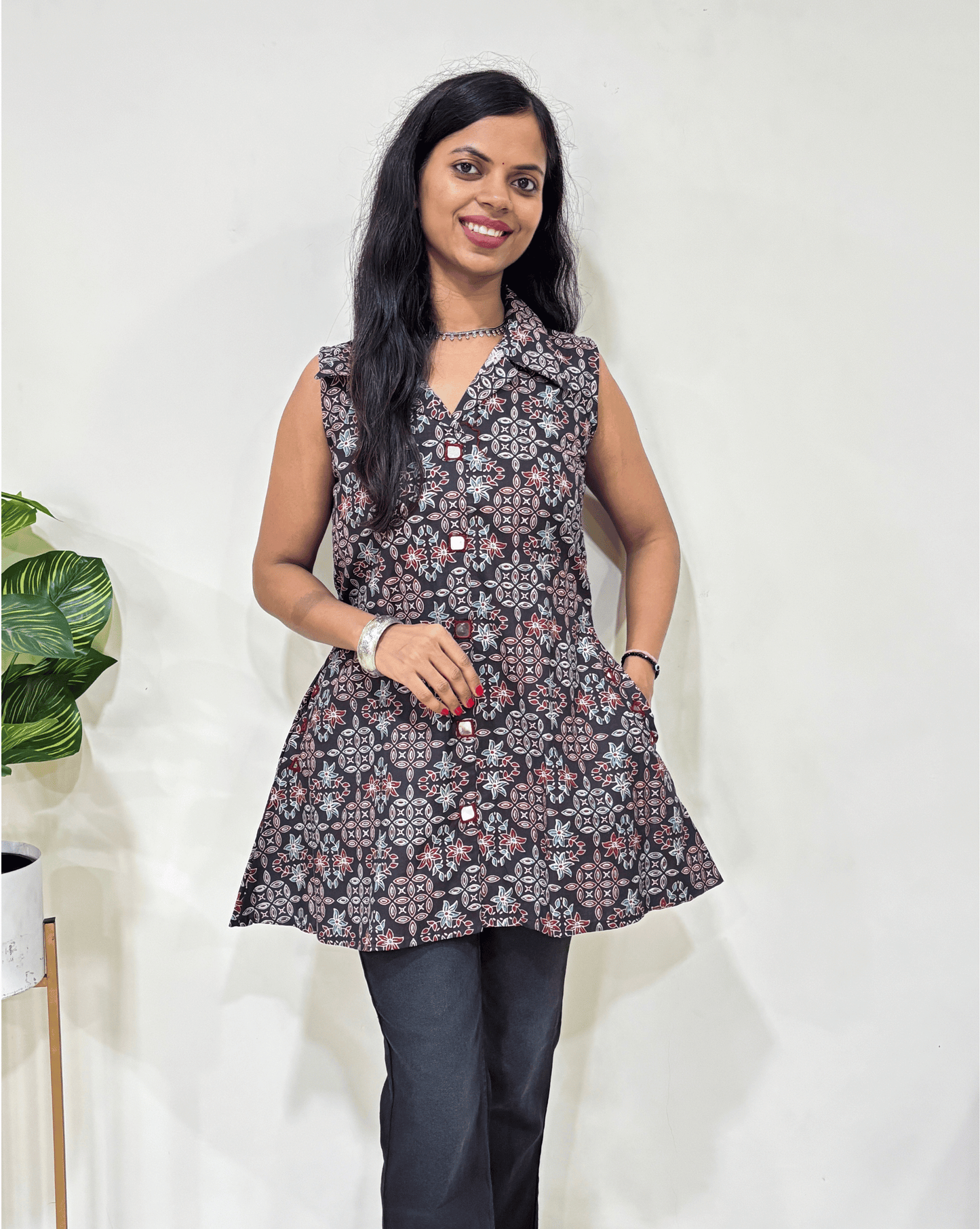 Kiara Floral Sleeveless Short Kurti