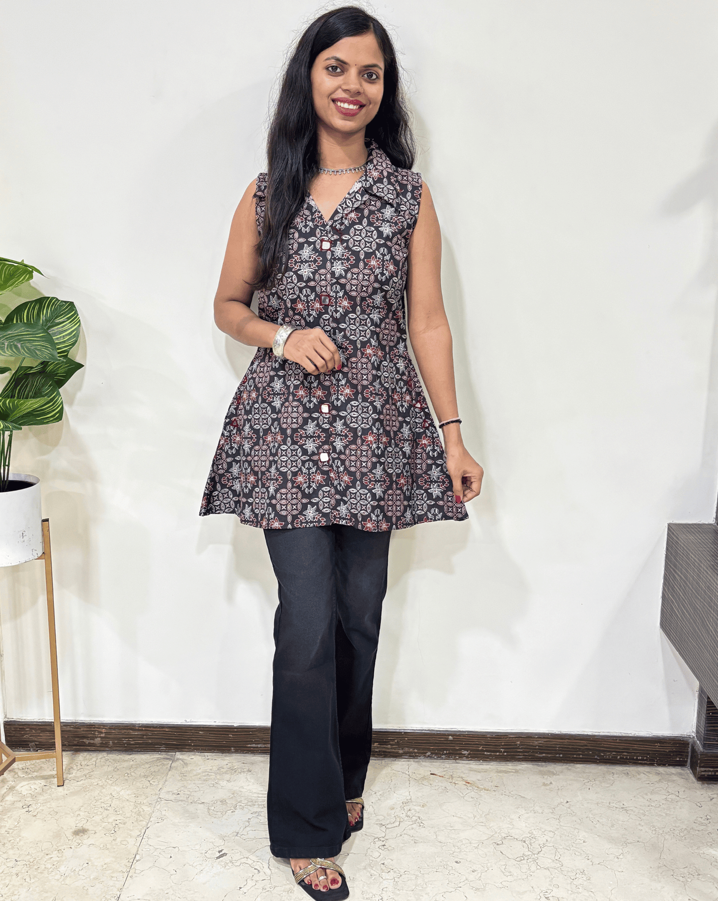 Kiara Floral Sleeveless Short Kurti