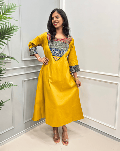 Tapsi Mashru Panel Ajrakh Kurti